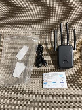 Wireless WiFi Range Extender - Black